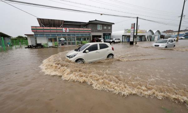 South Korea landslides, floods kill seven, over 1,000 evacuated