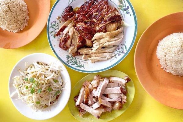 For classic chicken rice and ‘siew yoke’ in PJ’s Taman Paramount, head to Restoran Shuang Siew